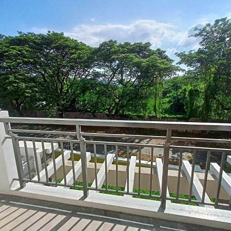 Acacia Estates Taguig Aparthotel Manila Exterior foto